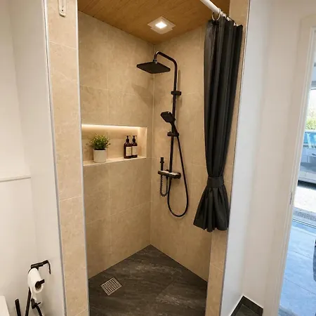 The Storks - Cozy 3 Bedroom In Odense - Full Kitchen - 2026 Renovated - Free Parking Apartmán *